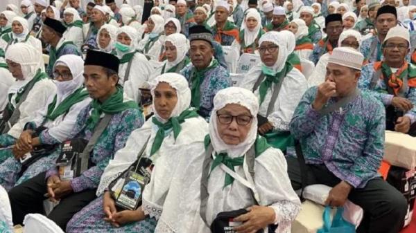 jemaah haji Jemaah haji bersiap berangkat menunaikan ibadah haji ke Mekkah. (ANTARA/Khalis Surry)