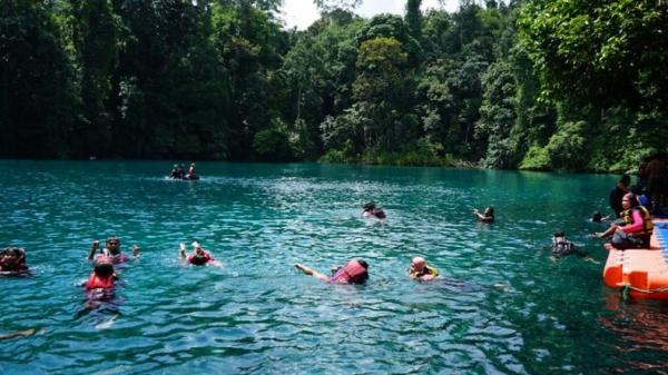 Labuan Cermin Beraukab Go Fakta unik Labuan Cermin, danau cantik di Berau, Kalimantan Timur yang perlu diketahui. (Foto: beraukab.go.id).