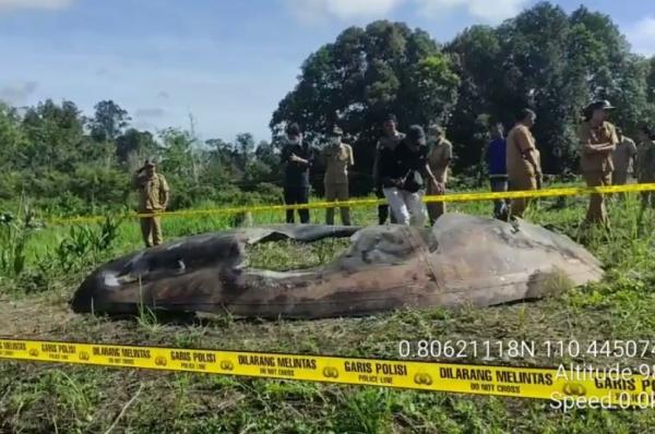 Serpihan Roket China jatuh di Sanggau, Kalimantan Barat. 