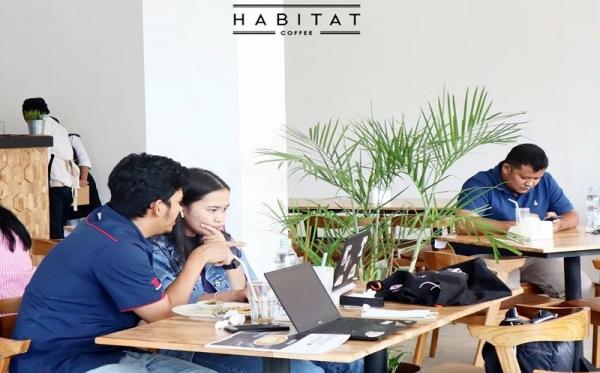 Kafe yang paling cocok untuk kerja di Medan, Habitat Cofe (Foto: Instagram/Habitat Cofe) Kafe yang paling cocok untuk kerja di Medan, Habitat Cofe (Foto: Instagram/Habitat Cofe)