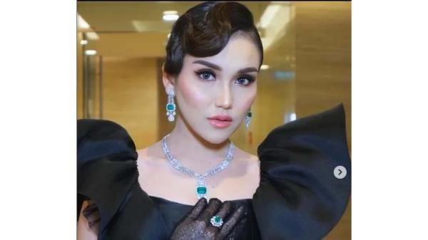  Artis wanita terkaya di Indonesia, Ayu Ting Ting (Foto: IG)