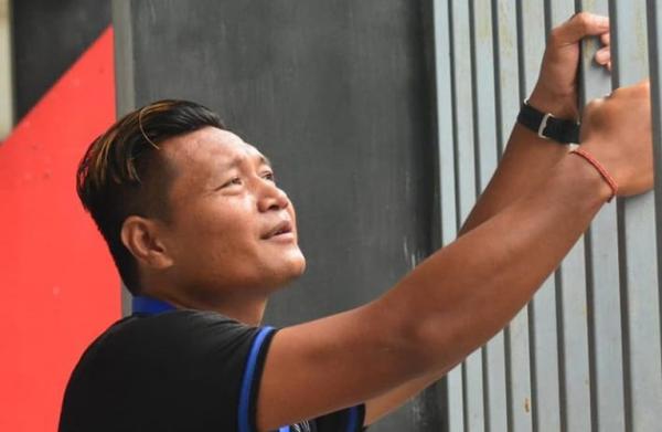 wahyu wijiastanto Wahyu Wijiastanto eks bek Timnas Indonesia banting setir setelah tidak aktif main sepak bola. Wahyu diketahui menjadi peternak lele dan burung di kampungnya, Karanganyar. (Foto IG wahyuwijiastanto13)