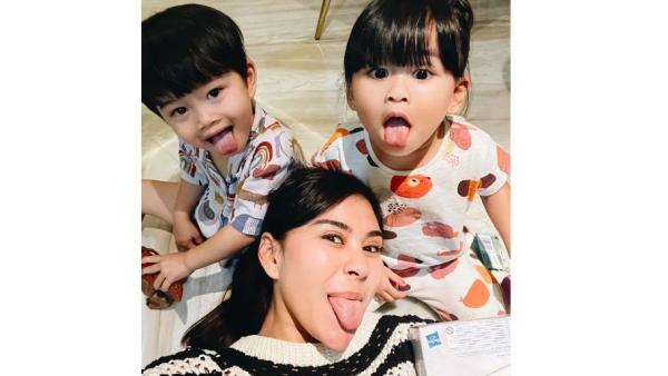 Syahnaz Sadiqah Artis Punya Anak Kembar. (Foto: Instagram)