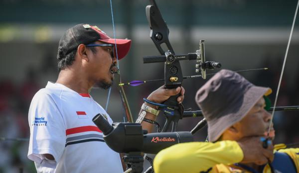 Kholidin 1 Profil Kholidin menarik untuk diulas. Dia adalah atlet panahan Indonesia yang berhasil meraih emas ASEAN Para Games 2022. (Foto: Mohammad Ayudha)