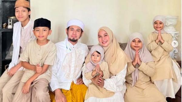 Puput Melati Deretan artis cantik dinikahi uztadz. (Foto: Instagram)