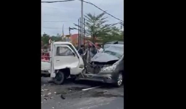 Tabrakan Pangkalan Baru Tabarakan mobil pikap dengan Toyota Innova di Pangkalan Baru, Jumat (5/8/2022). (Foto: iNewsTV/Haryanto)