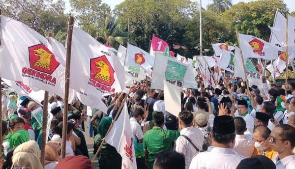 Masa Gerindra Dan PKB Masa Partai Gerindra dan PKB di luar gedung KPU. (Foto MPI).