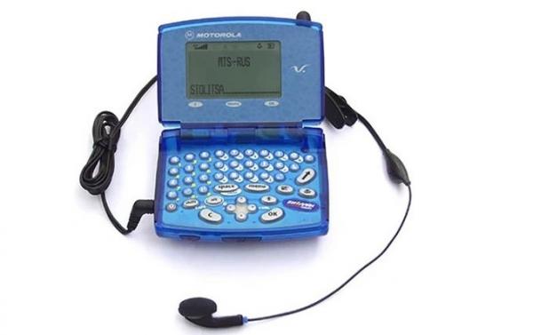 Motorola V100 (Foto: Motorola)