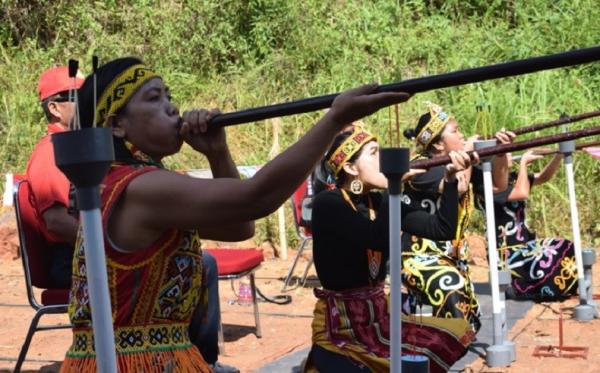Senjata Tradisional Suku Dayak Sumpit. (Foto: ANTARA)