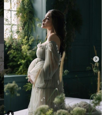 Yasmine Winblood Artis Cantik yang Hamil Besar di Akhir Tahun 2022. (Foto: Instagram)