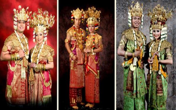 Pakaian Adat Sumatera Selatan Aesan Gede Pakaian Adat Sumatera Selatan yang menjadi simbol keangguan dan kebesaran. (Foto: tradisi-tradisional.blogspot)