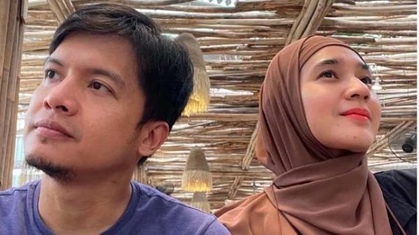Dhini Aminarti Pasangan Artis Kompak Hijrah. (Foto: instagram)
