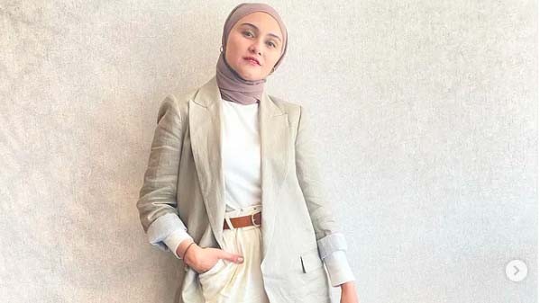 Zee Zee Shahab Artis Berhijab Tercantik di Indonesia. (Foto: Instagram)