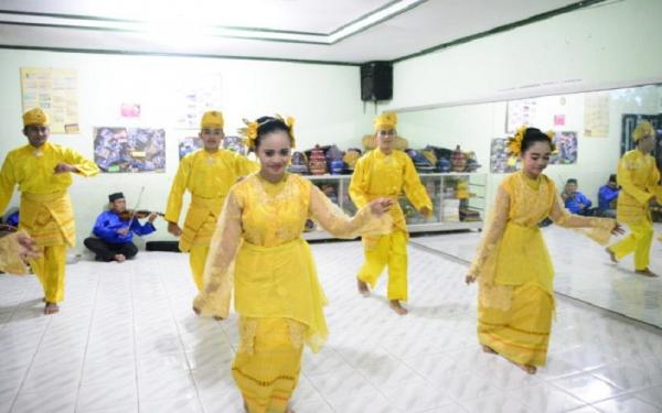 Tarian Sumatera Utara, Tari Gubang (Foto: Dok Kemendikbud) Tarian Sumatera Utara, Tari Gubang (Foto: Dok Kemendikbud)