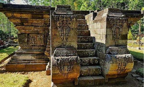 tempat bersejarah Candi kedaton, salah satu tempat bersejarah di Jawa Timur. (foto: larismanis)