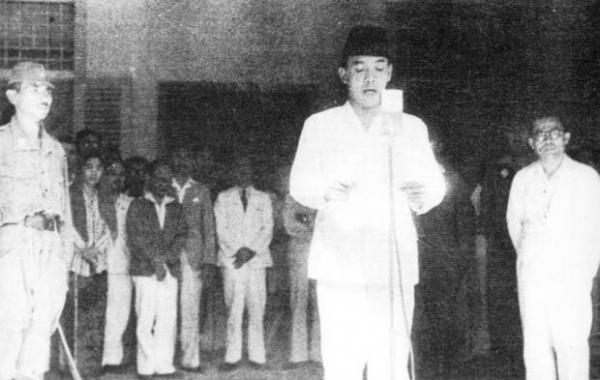 Pembacaan Teks Proklamasi Kemerdekaan RI. (Foto: Ist)