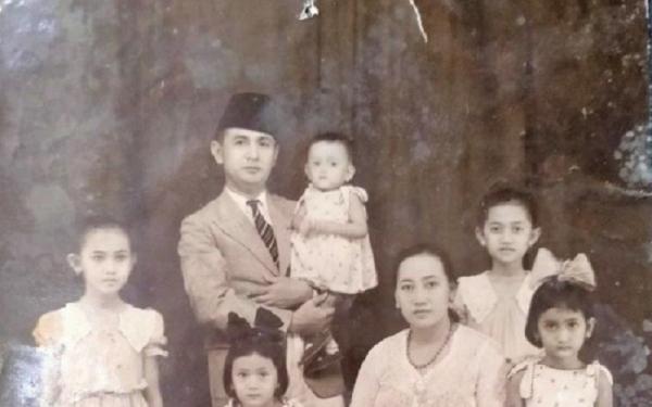 Rubini Natawisastra dan keluarga. (Foto: dok pribadi/ANTARA)