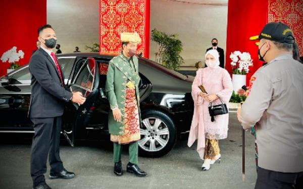 Pakaian adat Bangka Belitung, Baju Paksian. Pakaian adat Bangka Belitung, Baju Paksian. (Foto:iNews.id/ist)