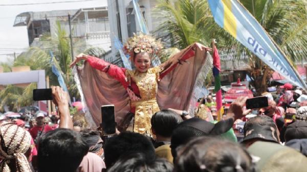 Penari dan koreografer Wina Rezky Agustina mengingatkan pemerintah agar melindungi satwa endemi Jatayu atau Elang Jawa yang terancam punah. (FOTO: ISTIMEWA)