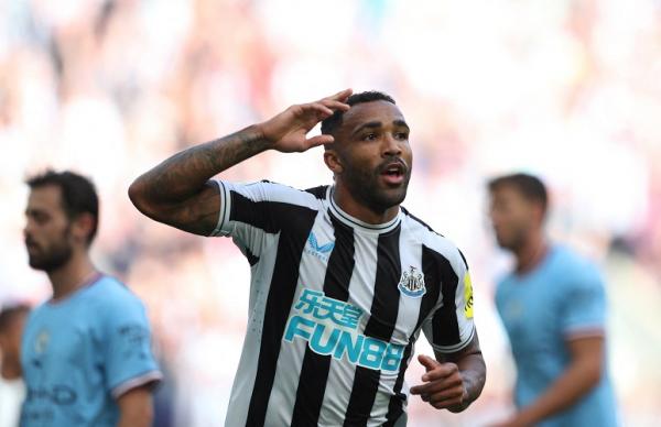 Striker Newcastle United, Callum Wilson merayakan gol ke gawang Manchester City pada laga Liga Inggris 2022/2023 di Stadion St James Park, Minggu (21/8/2022). (Foto: REUTERS)