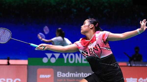Gregoria Mariska Tunjung Tunggal putri Indonesia, Gregoria Mariska Tunjung hajar wakil Skotlandia Kirsty Gilmour 24-22 dan 21-7 pada babak 64 Besar Kejuaraan Dunia 2022. (Foti: Twitter/@INABadminton)