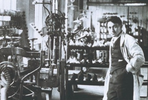 Adolf Dassler, pendiri Adidas yang sempat jadi pembuat roti. Foto: adidas-group.com