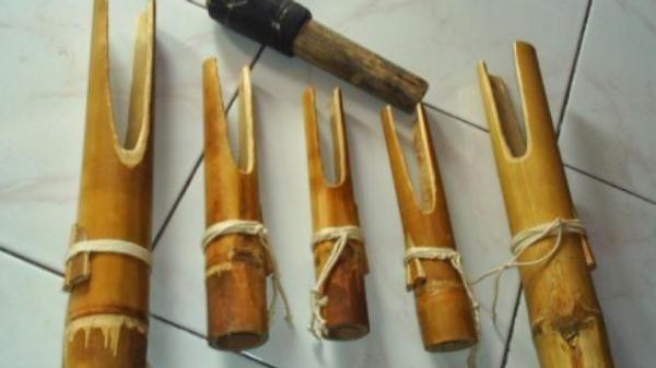 Sasesahang Alat musik tradisional Sulawesi Utara Sasesahang. (Foto: budaya-indonesia.org)