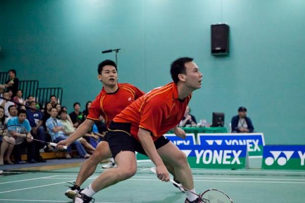 Tony Gunawan Pebulu tangkis legendaris Indonesia dan AS, Tony Gunawan (kanan) saat tampil di US Open 2011. (Foto: Wikimedia Commons)