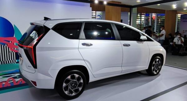 Hyundai Stargazer 3