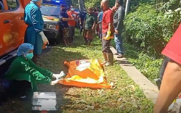 Penemuan Mayat Di Jembrana Penemuan mayat korban di Jalan Denpasar-Gilimanuk KM 118, Melaya, Jembrana. (Foto: iNewsTV/Nyoman Sudika)