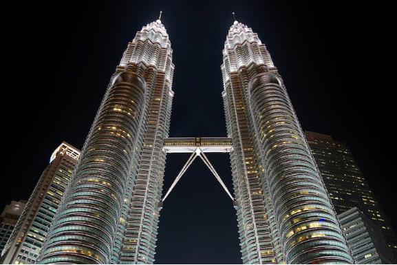 Tips Liburan Hemat ke Malaysia XL 3 Ilustrasi Tips Liburan Hemat ke Kuala Lumpur. (Freepik/freestockcenter)
