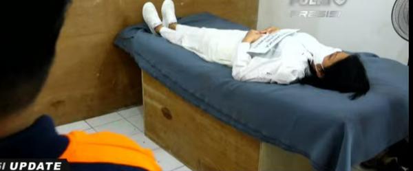 1661838420547 Putri Candrawathi dalam reka adegan (Foto : Polri TV)