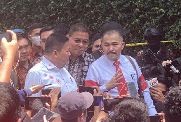 Pengacara keluarga Brigadir J alias Brigadir Nofriansyah Yosua Hutabarat, Kamaruddin Simanjuntak protes tak boleh menyaksikan langsung rekonstruksi. (Foto : Ist)  