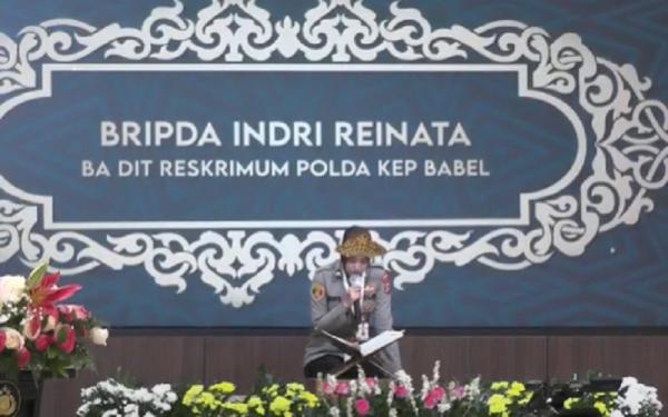 Bripda Indri Reinata saat mengikuti MTQ Polri 2022. (Foto: Instagram Polda Babel)