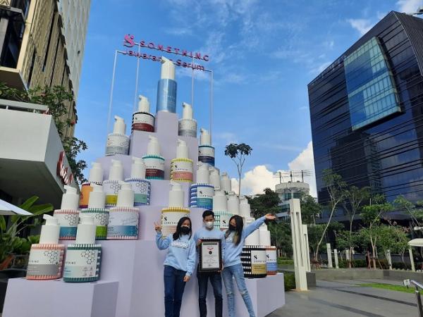 Menara Serum Somethinc. (Foto: MPI/Karina Astawidara)