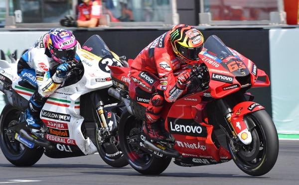 Bagnaia juara Francesco Bagnaia jadi juara MotoGP San Marino 2022 pada Minggu (4/9/2022) malam WIB. Selain Bagnaia ada 2 pembalap Ducati lain finis di 5 besar. (foto: REUTERS/Jennifer Lorenzini)