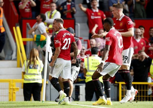 Manchester United menang 3-1 atas Arsenal di lanjutan pekan keenam Liga Inggris 2022-2023. Marcus Rashford dan Antony jadi bintang kemenangan Man United. (foto: REUTERS/Craig Brough).