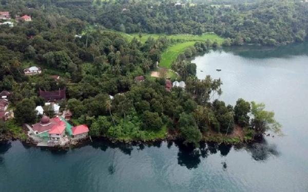 Danau Singkarak Danau Sikarang juga termasuk dalam terdalam di Indonesia. (Foto: wisata.news)