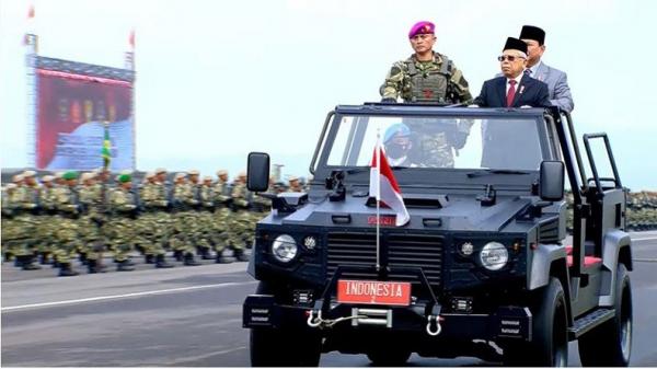 Wapres Ma&rsquo;ruf Amin didampingi Menhan Prabowo Subianto melakukan pemeriksaan pasukan sebanyak 2.974 Komponen Cadangan. (Foto tangkapan layar).