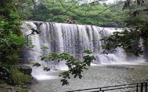 Air terjun temam Salah satu tempat liburan di Sumatera Selatan yakni Air Terjun Temam di Lubuklinggau. (Foto: Ist)