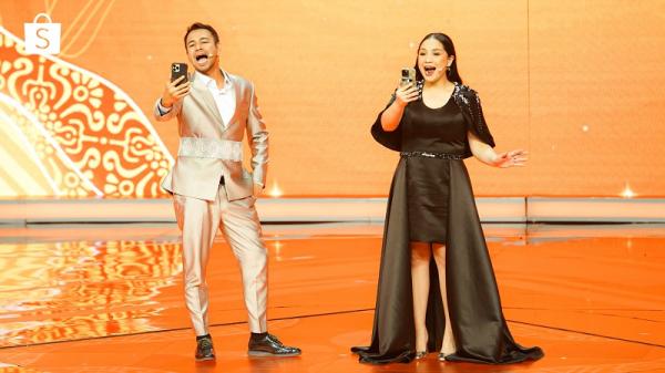 Raffi Ahmad Nagita Slavina main Shopee Lahap Semangatnya Raffi dan Nagita melahap buah-buahan yang ada di permainan Shopee Lahap hingga tak bersisa dalam TV Show Shopee 9.9 Super Shopping Day. (Foto: dok Shopee)