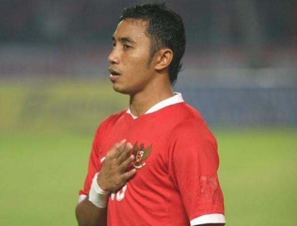 Firman Utina kala membela Timnas Indonesia. (Foto: Instagram/@firmanutina1515)