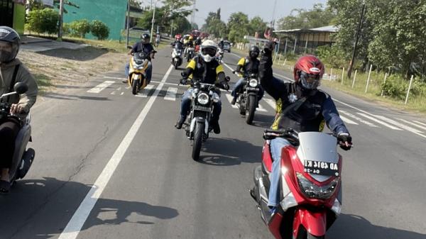 Desa Wisata Rejowinangun Komunitas motor menjelajahi beragam destinasi unik di Desa Wisata Rejowinangun. (Foto: dok Adira)
