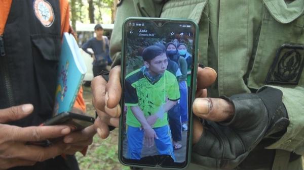 Foto mahasiswa Rafi Dimas Badar yang hilang saat mendaki di Bukit Krapyak Mojokerto. (Foto: iNews.id/Sholahudin).