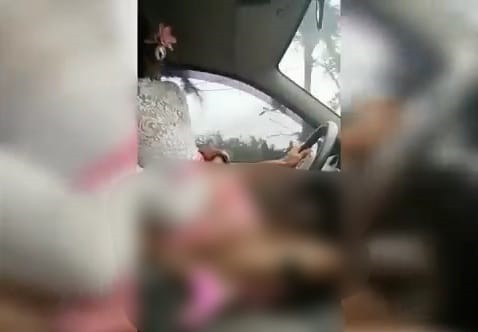 Video Bali 29 Detik Tangkapan layar video mesum pasangan memakai baju adat Bali.