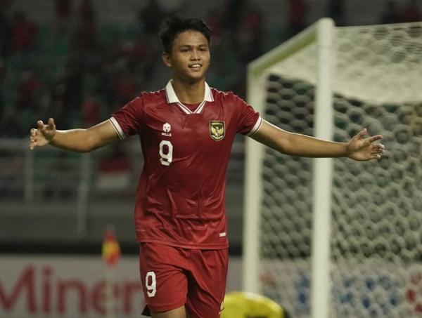 Hokky hattrick Indonesia U-19 Tim Nasional (Timnas) Indonesia U-19 pesta gol 4-0 atas Timor Leste di Kualifikasi Piala Asia U-20 2023. Striker Hokky Caraka jadi bintang kemenangan. (foto: PSSI).