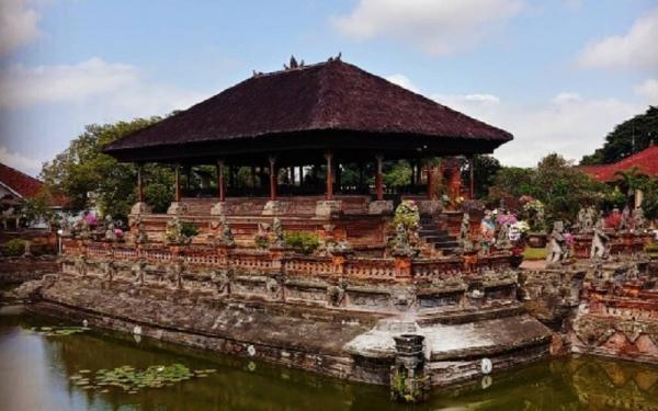 Taman Kertha Gosa Taman Kertha Gosa (Foto: Instagram @tntflo)