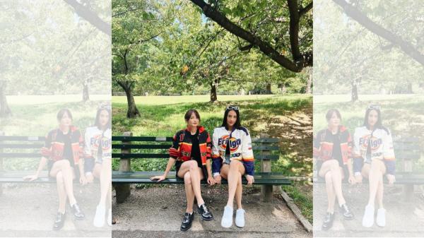 Berpose di taman (Foto: IG Enzy Storia)