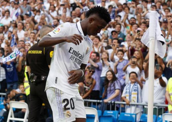 Winger Real Madrid, Vinicius Junior Winger Real Madrid, Vinicius Junior saat berselebrasi gol pada laga kontra Mallorca dalam Liga Spanyol 2022/2023 di Stadion Santiago Bernabeu, Minggu (11/9/2022). (Foto: REUTERS)