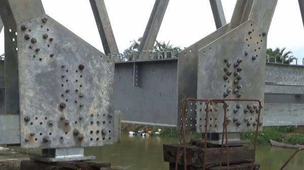 Baut jembatan hilang Ribuan baut dan sejumlah besi jembatan handel Aceh Singkil, hilang (Suparman Munthe/MNC Portal)